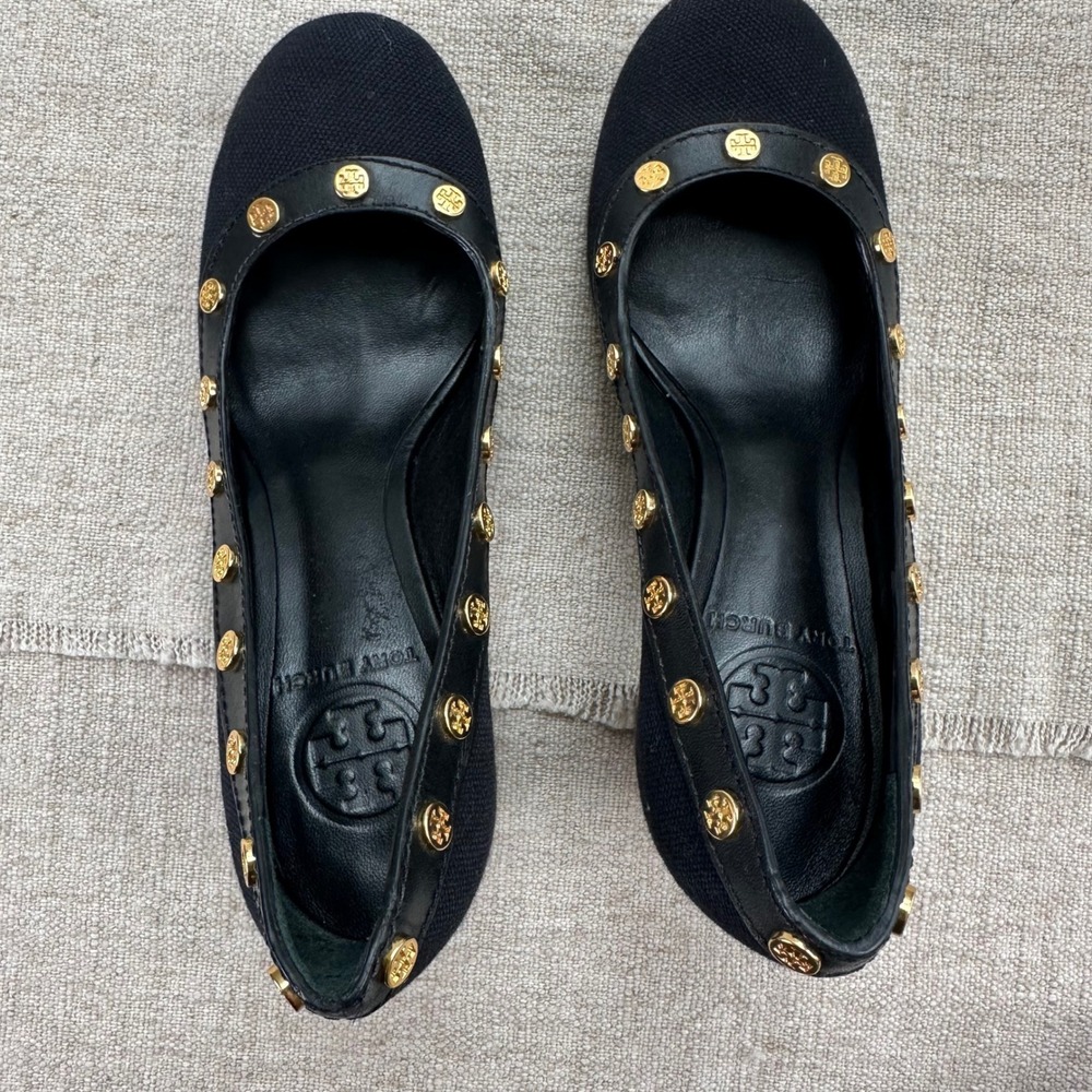 Tory Burch Black Canvas Leather Logo Medallion Block Heel Pumps Womens 6M - Picture 9 of 10